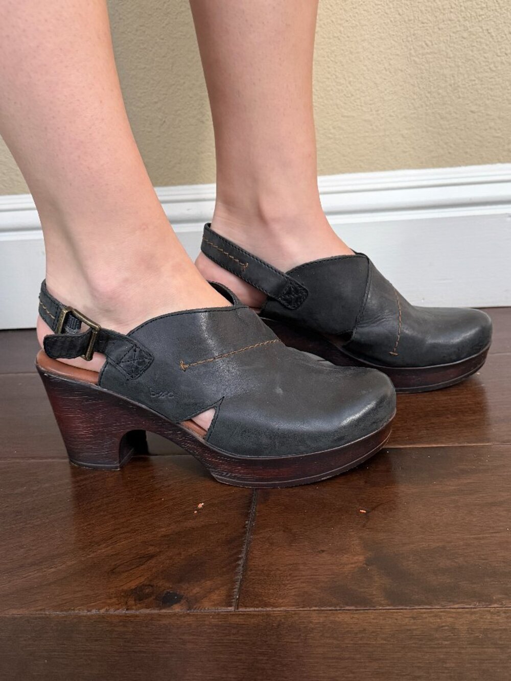 B.O.C. BOC Cecila Clog Block Heel Black with Woodgrain Size 8